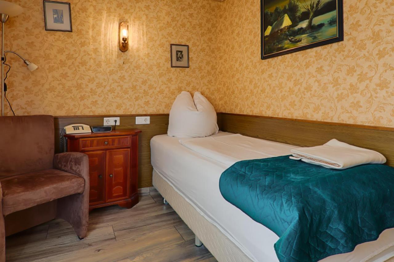 ミッテンヴァルデ Waldschloesschen Bed & Breakfast エクステリア 写真