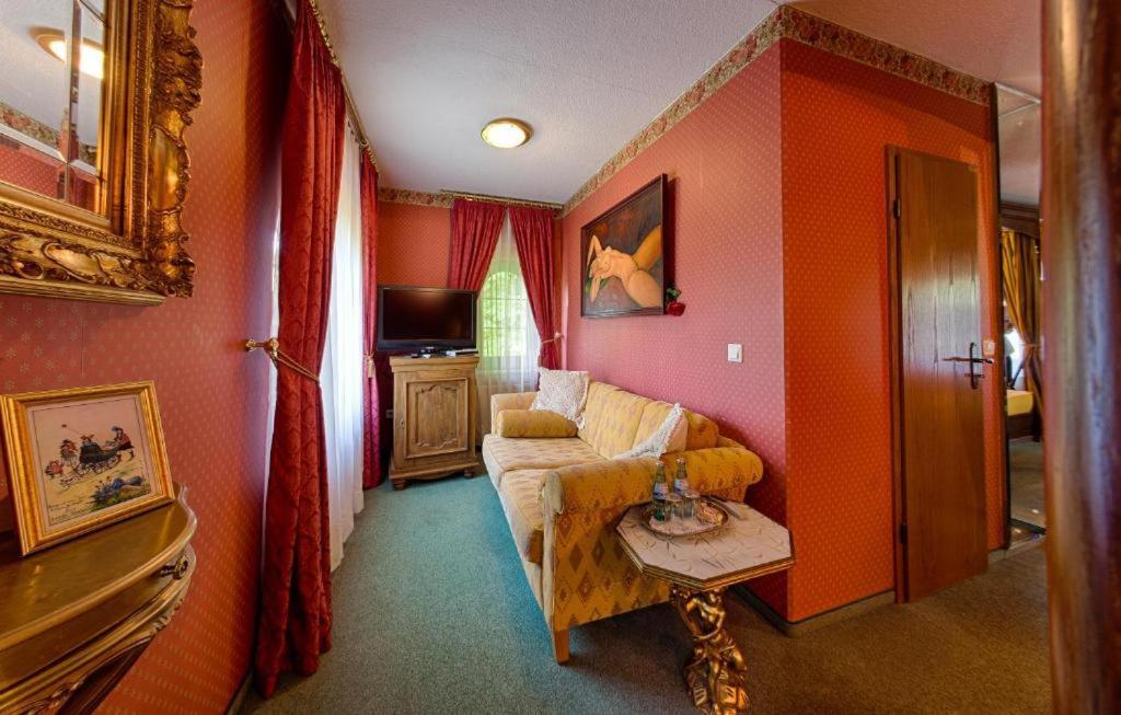 ミッテンヴァルデ Waldschloesschen Bed & Breakfast 部屋 写真