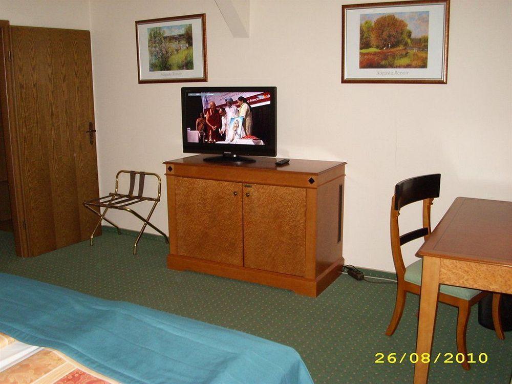 ミッテンヴァルデ Waldschloesschen Bed & Breakfast エクステリア 写真